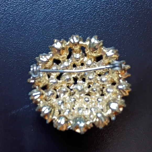 Vintage gold-toned rhinestone dome brooch Costume Jewelry - Picture 4 of 6